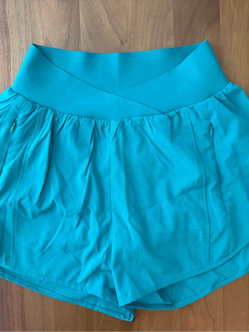 High‑Rise V‑Waist Athletic Shorts in Teal Green - Picture 3 of 5